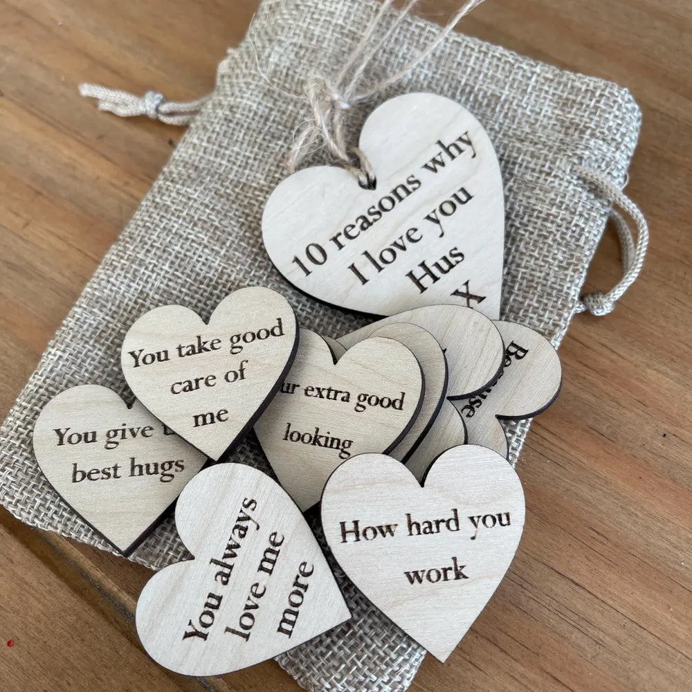 Комплект 10 дървени сърца, гравирани с персонализирани причини да обичате някого