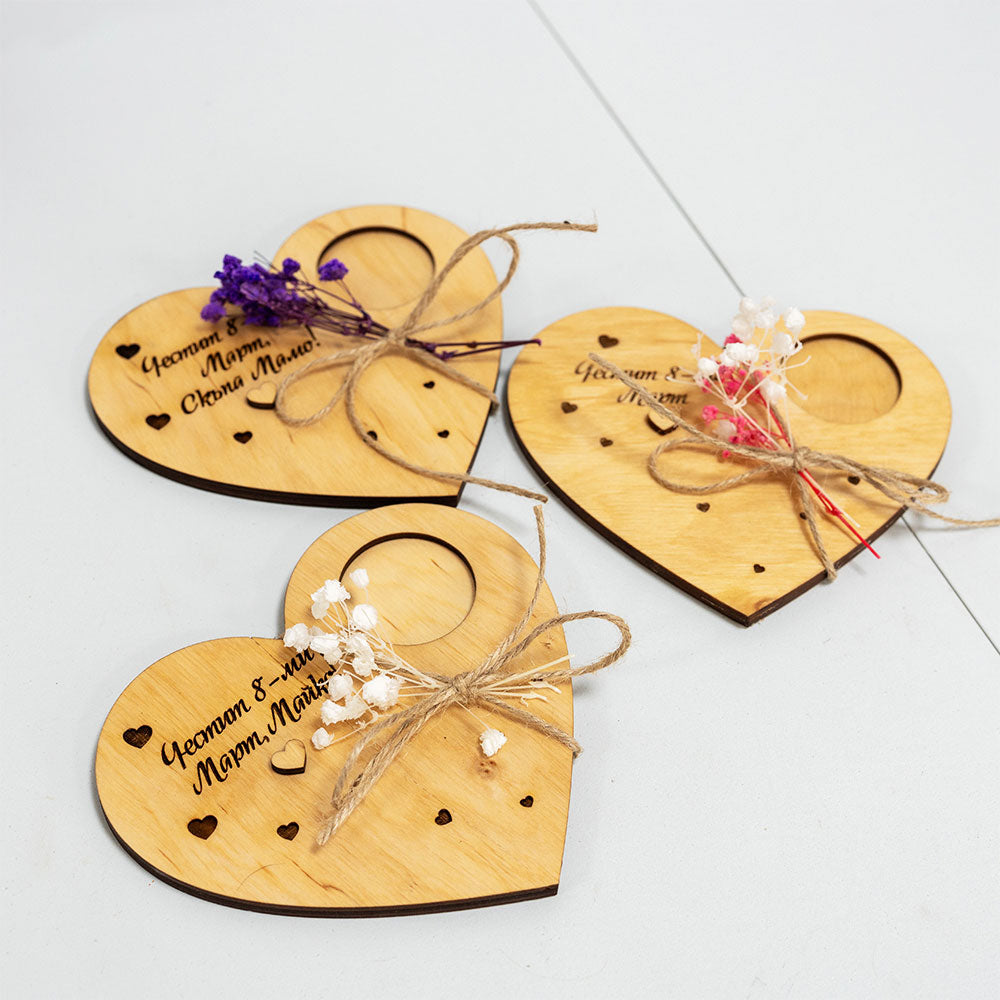 Дървено сърце със свещ “Обичам те” – символ на любов и топлина