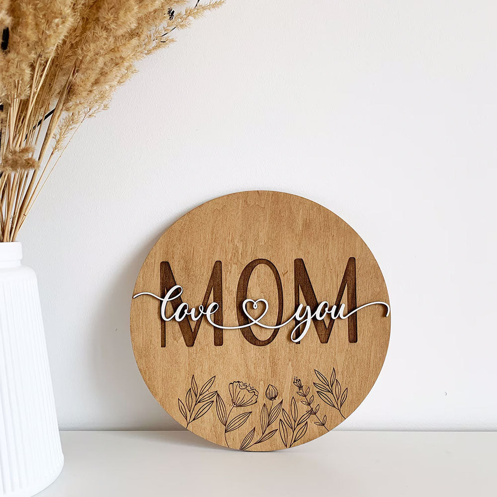 Дървена декорация „Mom – Love You“ – израз на обич и признателност