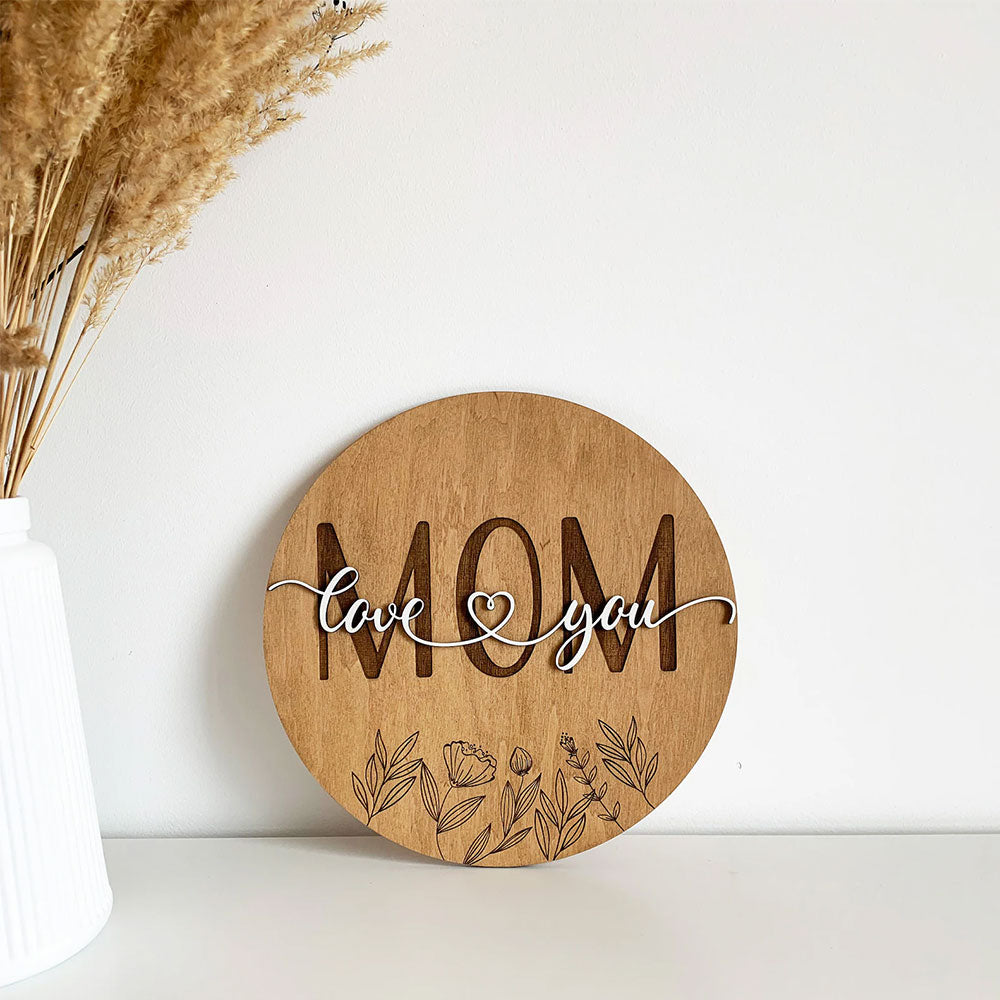 Дървена декорация „Mom – Love You“ – израз на обич и признателност