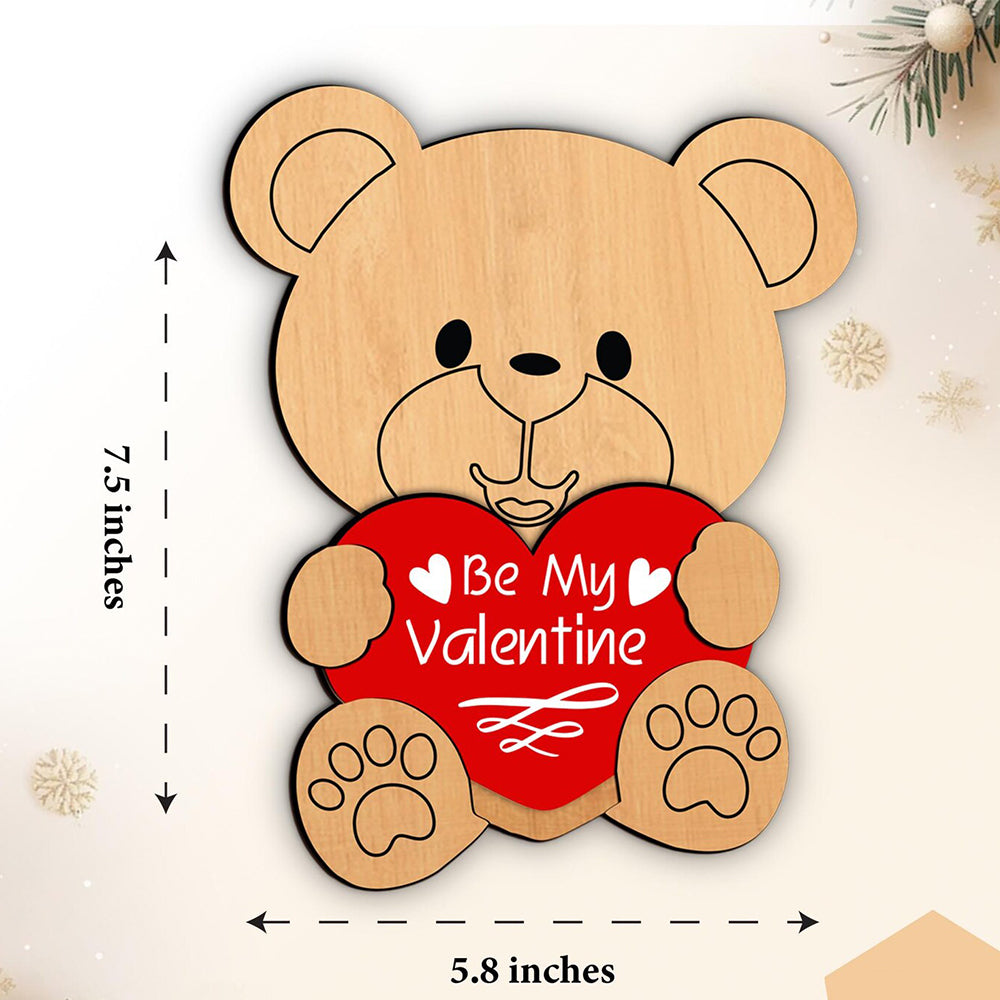 Дървена фигурка мече държащо сърце с послание за свети валентин, с дадени размери