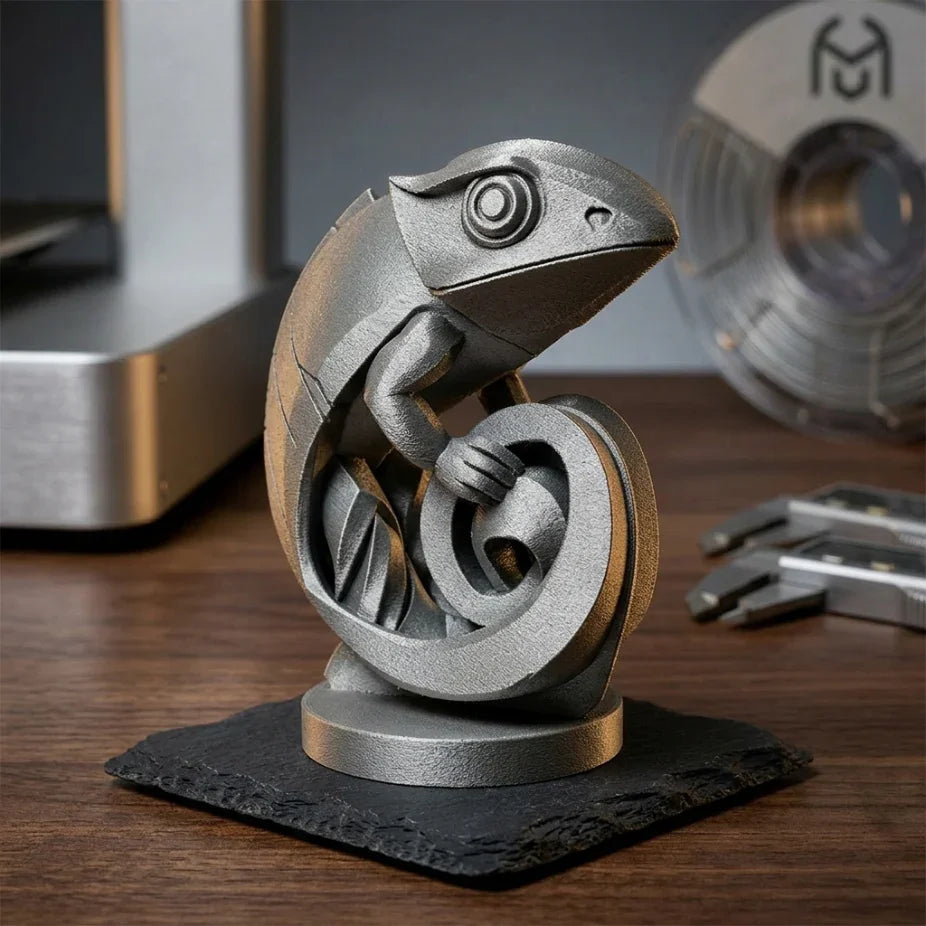 Стилна метална 3D фигура на хамелеон, модерна декорация за бюро, ръчна изработка от exe.bg.