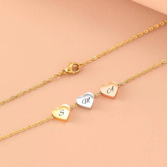Персонализирано колие с гравирани сърца – идеален подарък за специални моменти