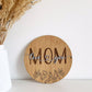 Дървена декорация „Mom – Love You“ – израз на обич и признателност