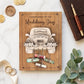 Карта за сватба с дървен автомобил, декорирана с банкноти и надпис Just Married, ръчна изработка от естествено дърво от exe.bg.