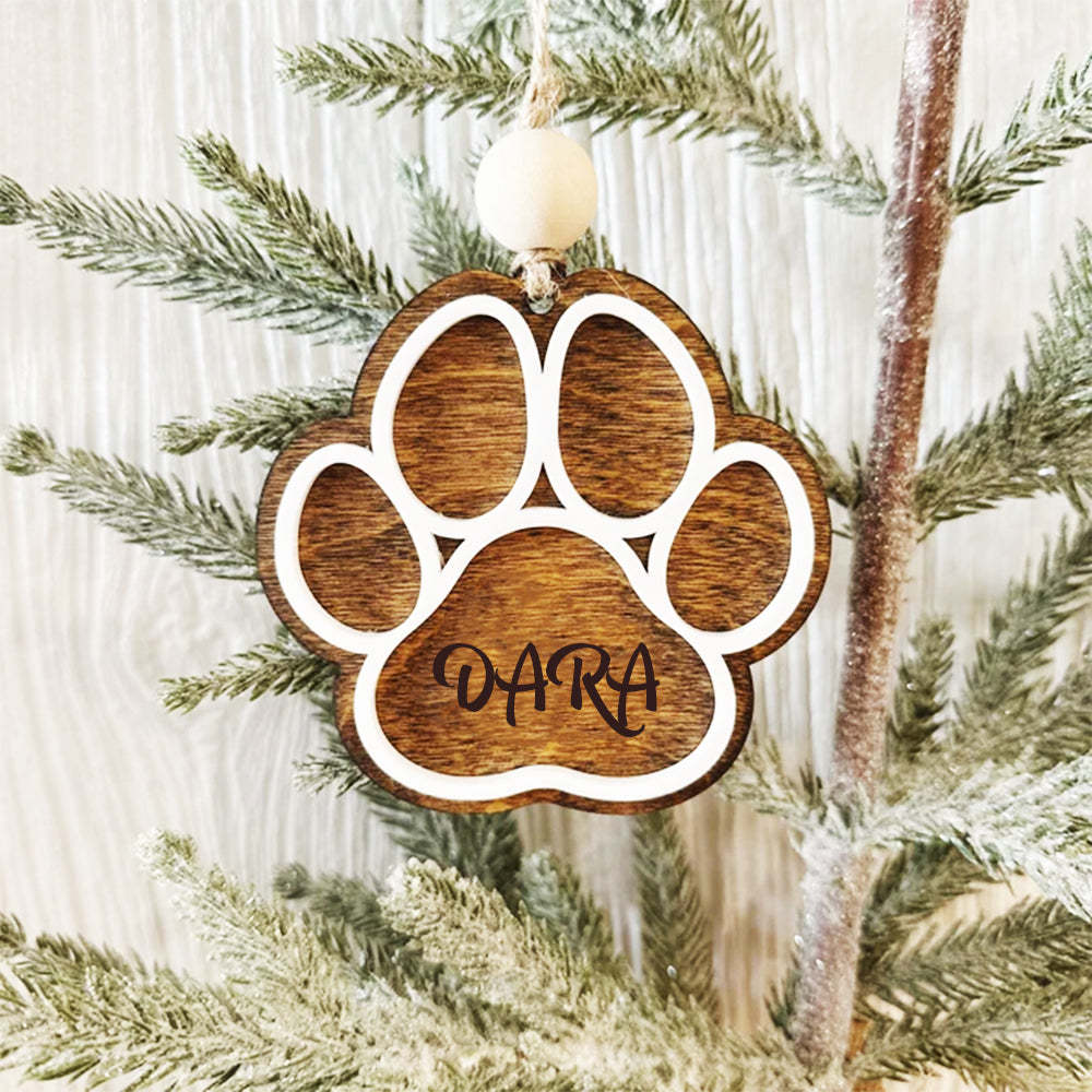 Играчка за елха от дърво с форма на лапичка и персонализирано име на домашен любимец 
